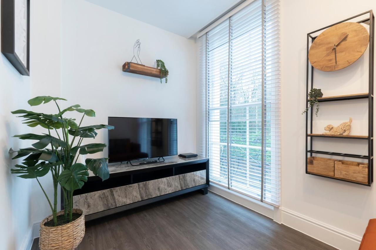 Elliot Oliver - Luxury 2 Bedroom Regency Apartment With Parking & Ev Charger Cheltenham Eksteriør bilde