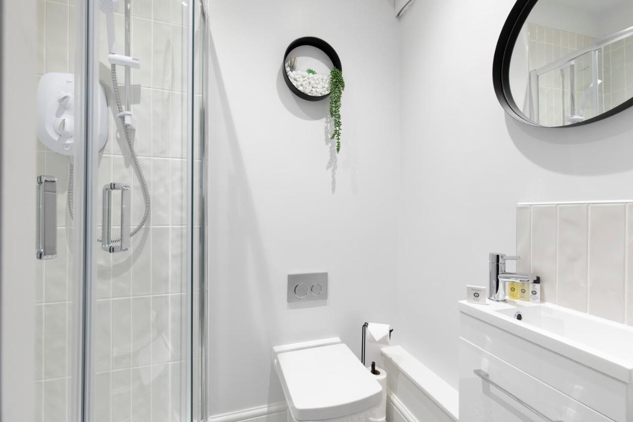 Elliot Oliver - Luxury 2 Bedroom Regency Apartment With Parking & Ev Charger Cheltenham Eksteriør bilde