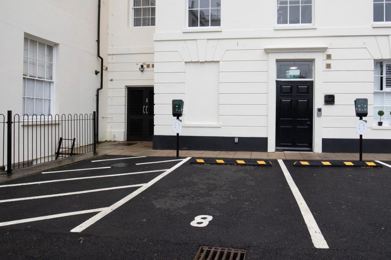 Elliot Oliver - Luxury 2 Bedroom Regency Apartment With Parking & Ev Charger Cheltenham Eksteriør bilde